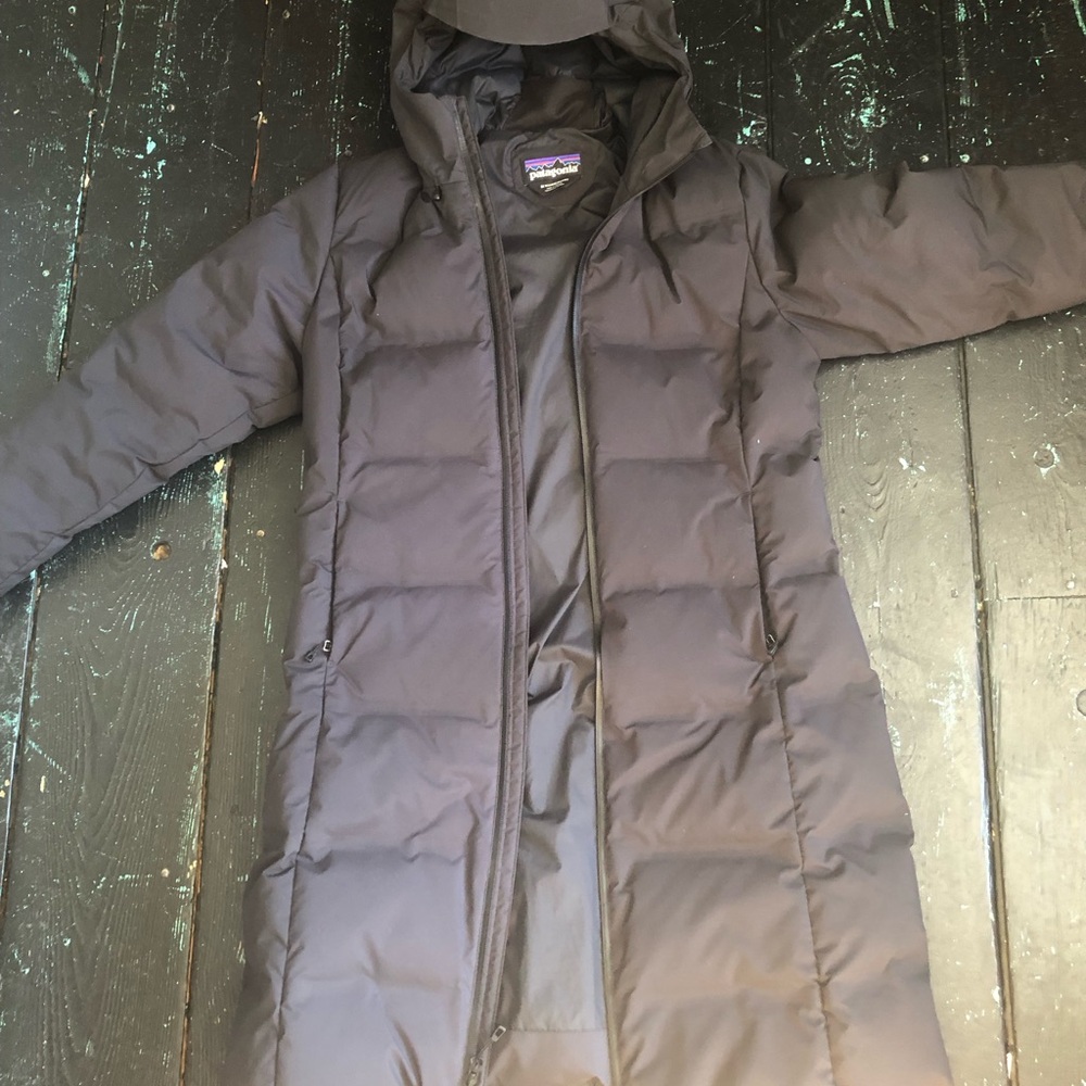 Patagonia down coat almost new/ only worn a few times